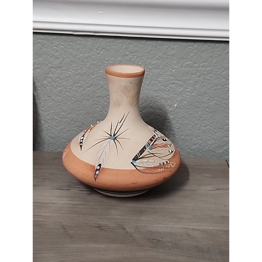 Vtg Southwest Native‎ Pottery Signed Betty Selby Feathers Gourd Shape #364